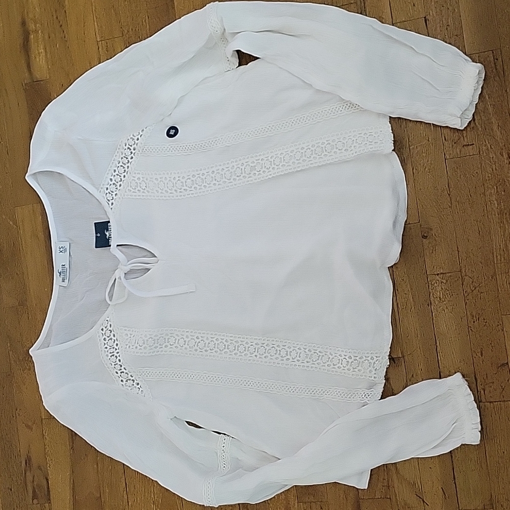 Hollister. White long sleeve top, XS